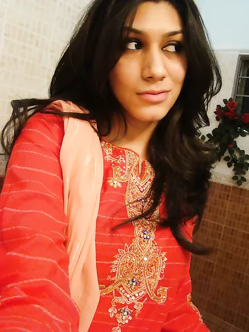 Sweet Indian Babe Natasha Taking Her Nude Selfies