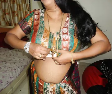 Dark Skin Attractive Indian Wife Nude