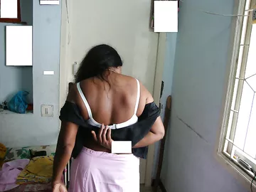 Indian Mallu Bhabhi Radha Showing Her Pussy