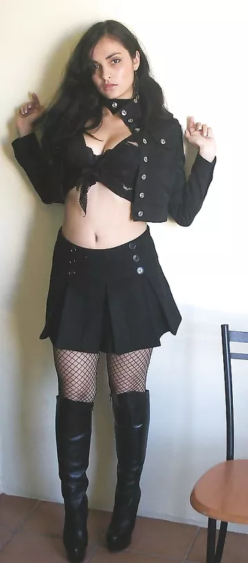 Modern Indian Babe Gayatri Boobs Exposed