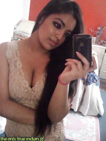 Busty Indian GF Bikini Nudes