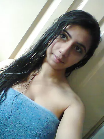 Stolen Pics Of Indian GF From Mobile Phone