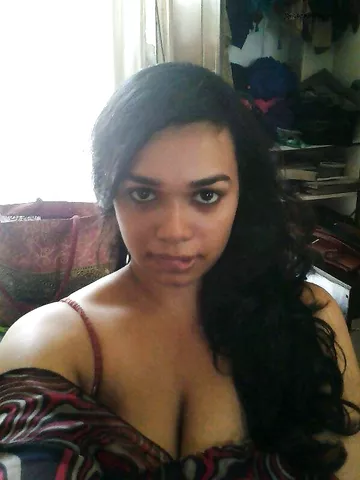 GF XXX Indian Porn Pics Showing Juicy Tits