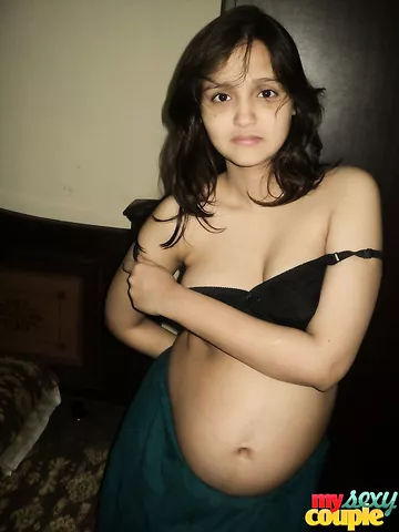 Pregnant Indian Housewife Sonia Bhabhi Big Belly Exposed