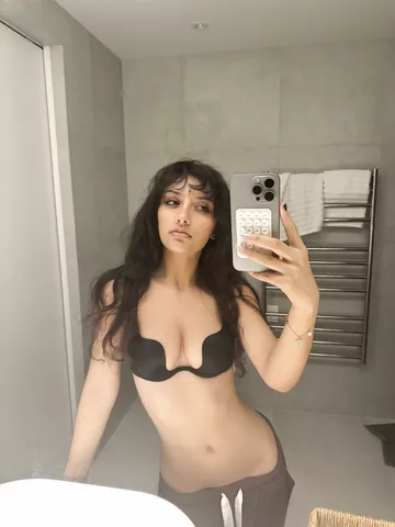 Indian Gf Dropping Mirror Selfie Showing Everything Off
