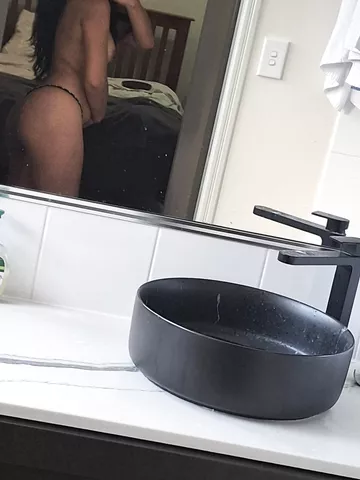 Desi Wife Buying Lingerie Posting Nudes For Viewers