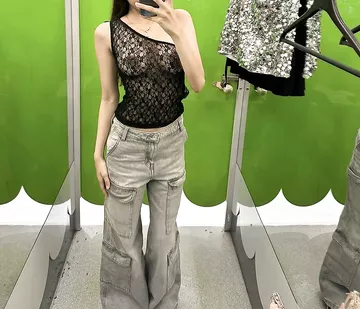 College Gf Flashing Her Tight Body In Campus Outfit