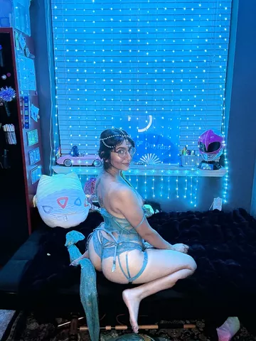 Indian Wife Wanting To Sit On Your Face Right Now