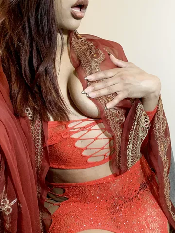 Cute Indian MILF feeling sexy and showing off naked