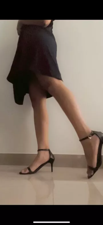 Desi Slut Greeting Daddies Again With Spread Legs Wide