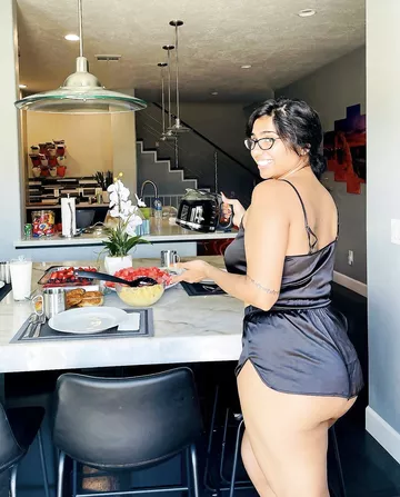 Naughty Desi Milf Serving Her Pussy For Your Breakfast