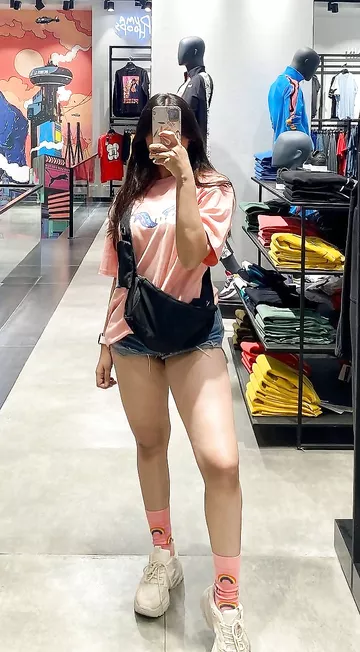 Married Desi Woman Showing Thick Thighs Wanting Attention