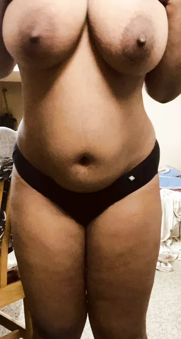 Indian MILF Inviting Men Home To Her Spread Desi Legs