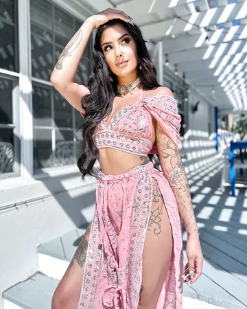 Married Woman Wearing Saree Feeling Like A Princess