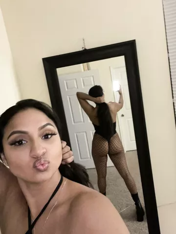 Married Woman Needing Finger Deep Inside Her Tight Ass