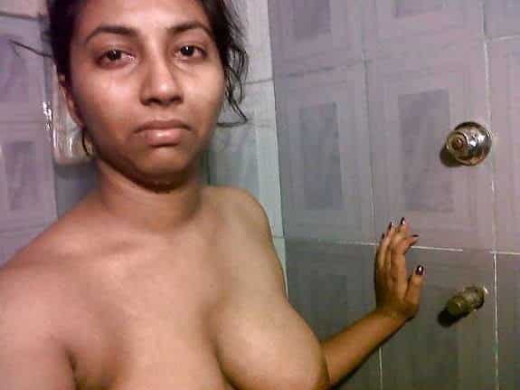 Indian big tits pics of this hottie college girl look so hot