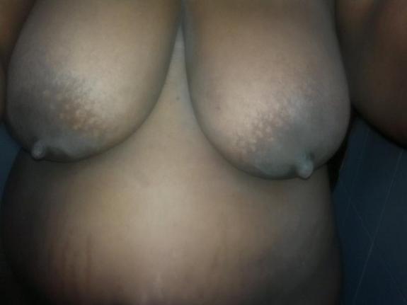 Sex pictures of desi bhabhi's showing off and seducing with their big boobs