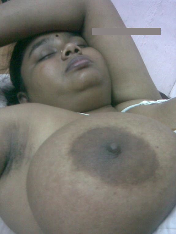 Sex pictures of desi bhabhi's showing off and seducing with their big boobs