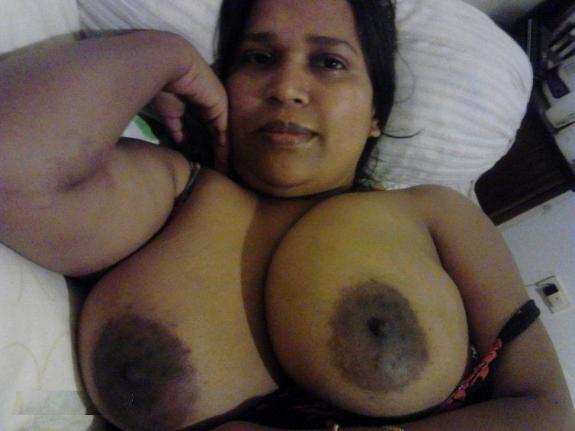 Sex pictures of desi bhabhi's showing off and seducing with their big boobs