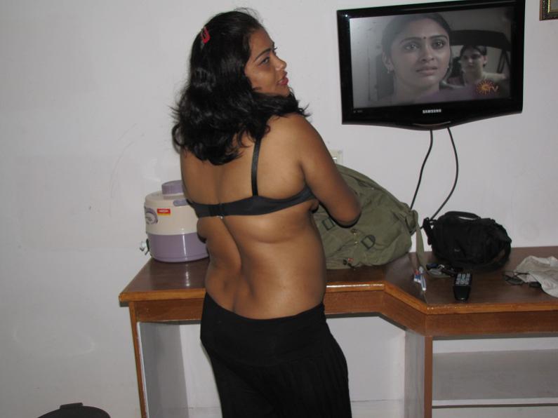 Chubby Indian MILF pics for MILF lovers