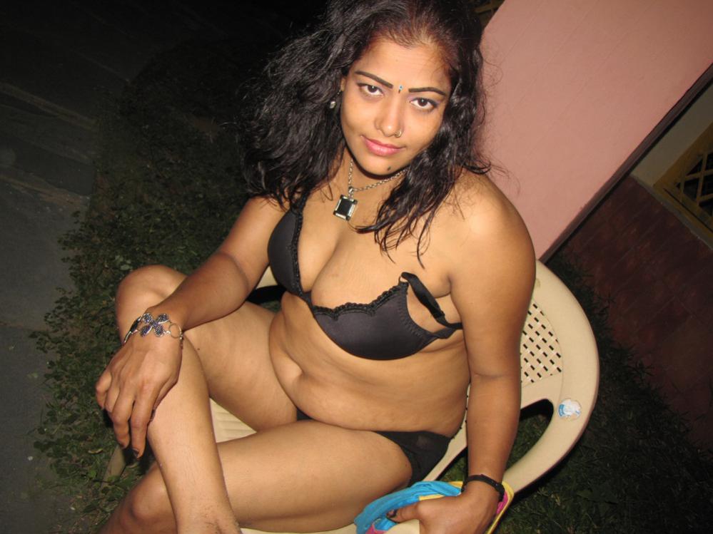 Chubby Indian MILF pics for MILF lovers
