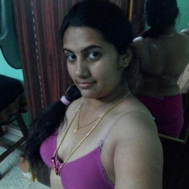 Big boobs Indian girls showing her big boobs on cam