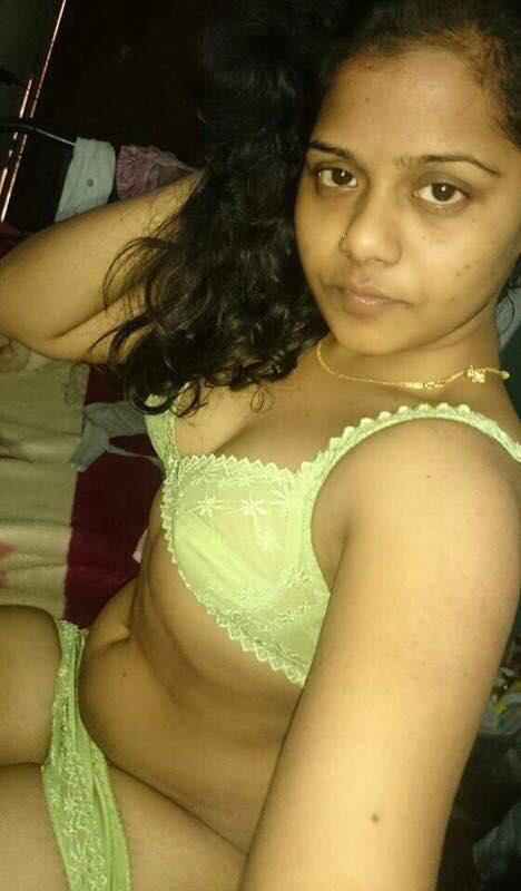 Big boobs Indian girls showing her big boobs on cam