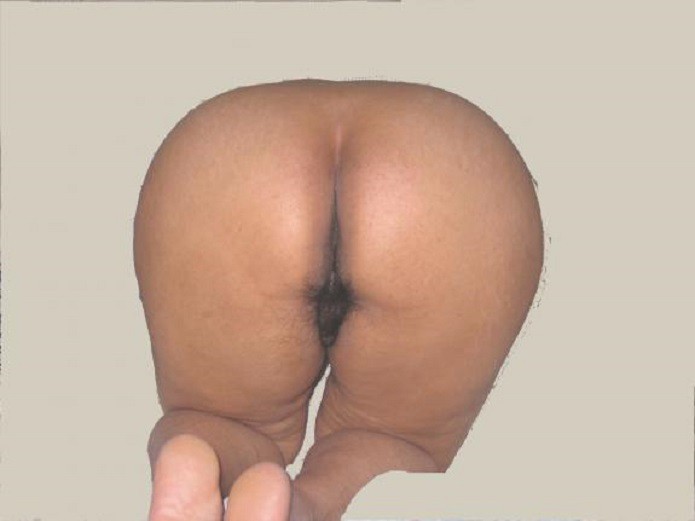 Nude pics of desi bhabhi seducing and showing off her sexy big ass
