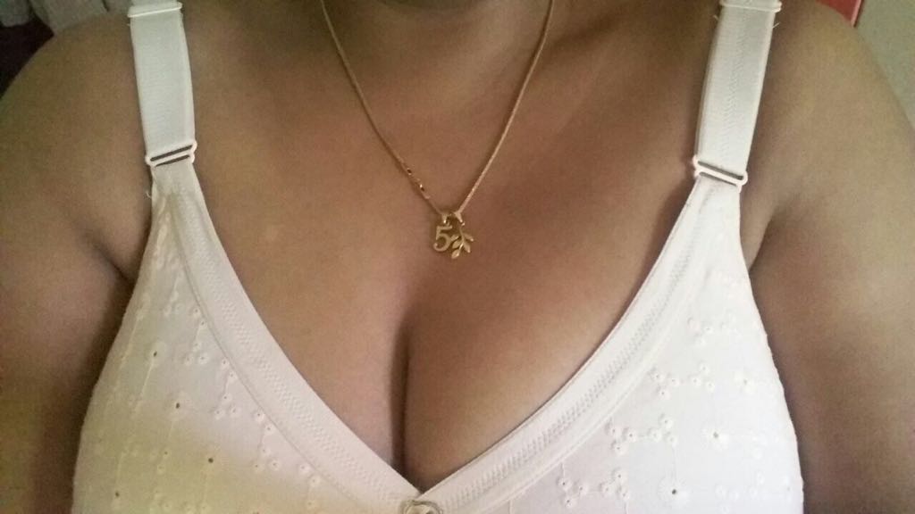 Desi pictures of a chubby bhabhi showing her big boobs