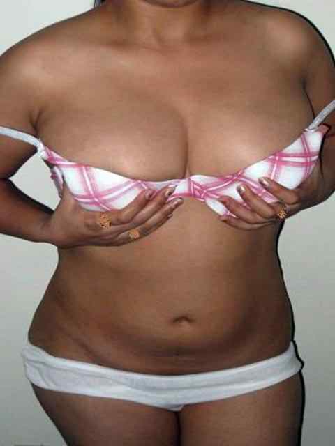 Big boob amateur Mahi strips down