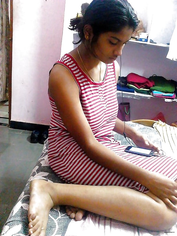 Busty Desi Girl exposed nude pictures