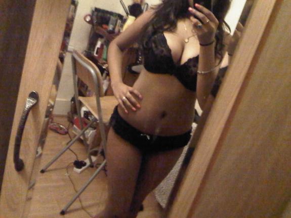 Hot & Sexy Young Girls With Big Boobs Take Seductive Selfies