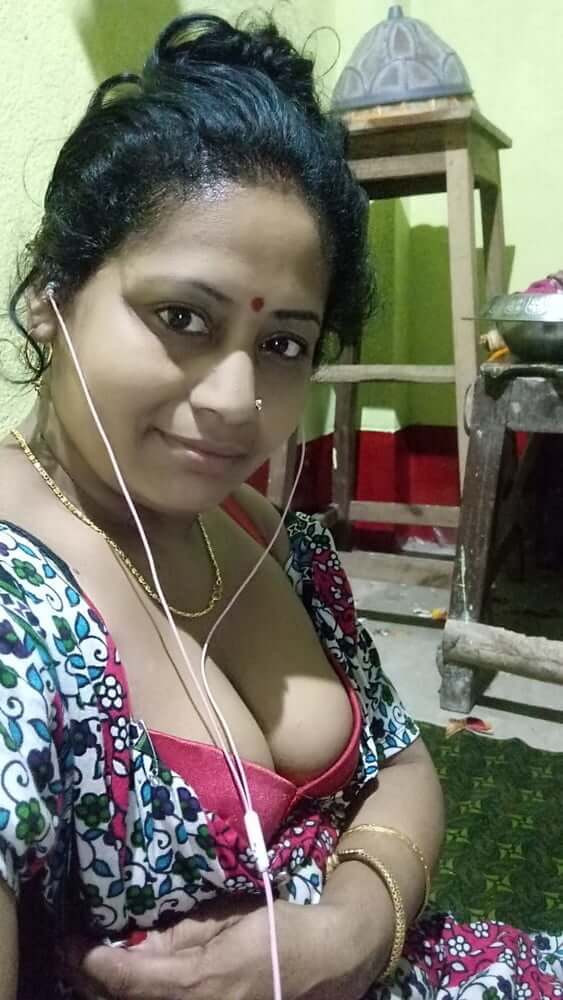 Bengali Bhabhi nude pics gallery