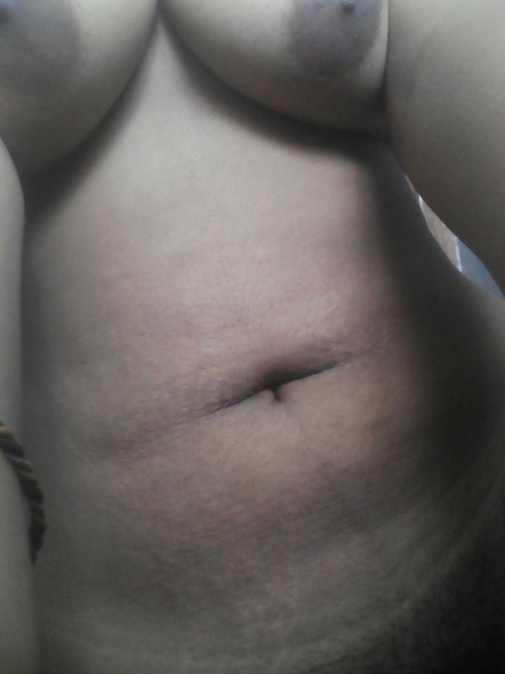 porn images of an Indian girl exposing her body on live cam