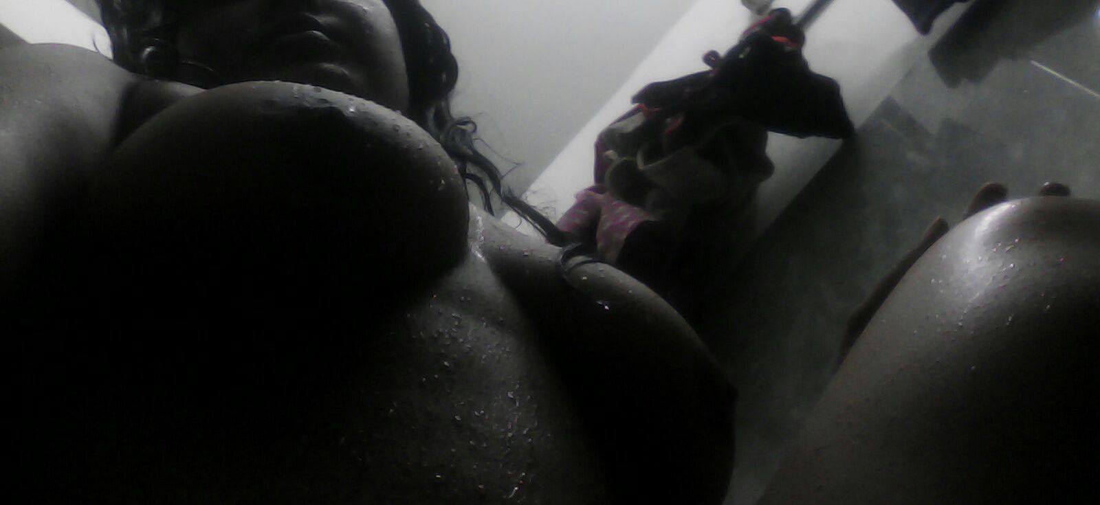 porn images of an Indian girl exposing her body on live cam