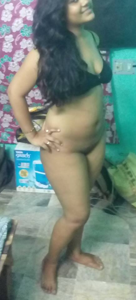 porn images of an Indian girl exposing her body on live cam