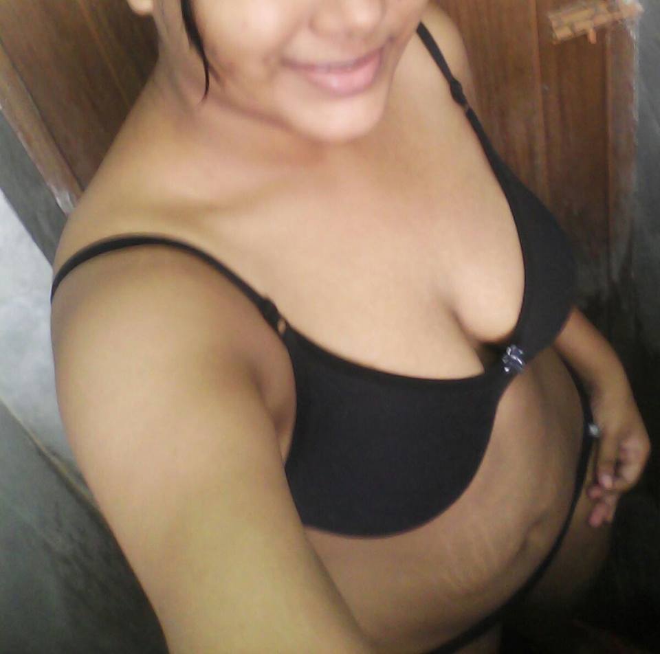 porn images of an Indian girl exposing her body on live cam