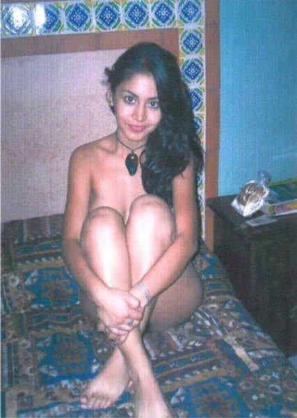 Sexy big boobs Indian girls get clicked for lovers