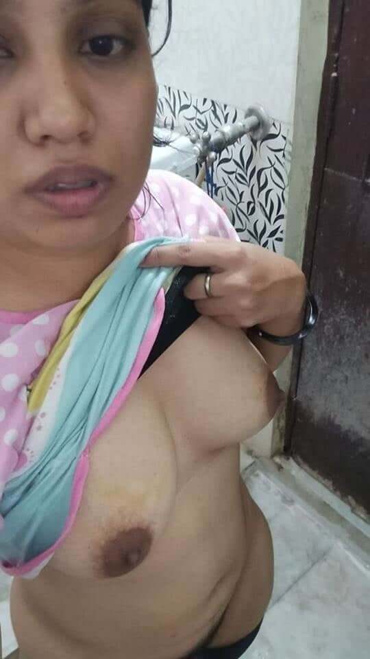 Desi nude tits pics