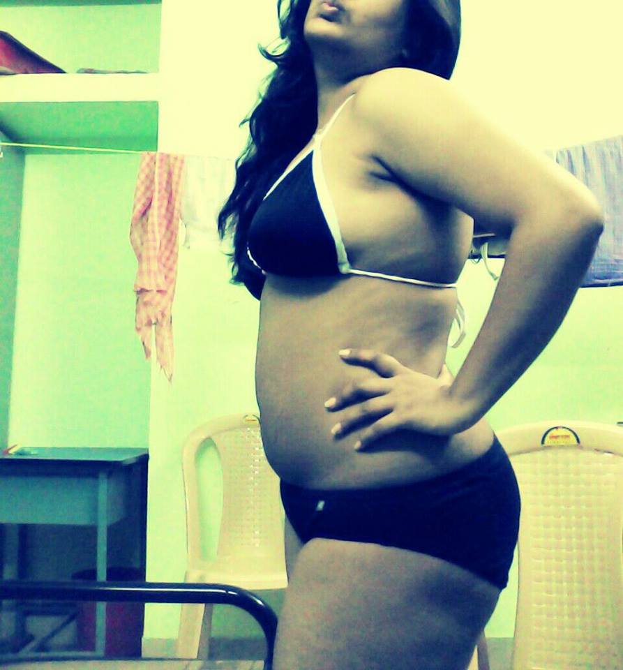 Desi nude pics of an NRI girl Arpita seducing with her big boobs