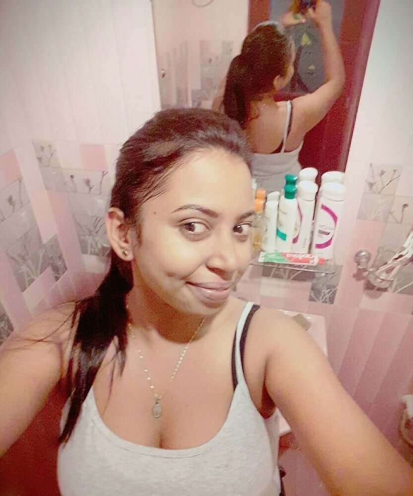 Indian girl boobs pic gonna make your dick hard
