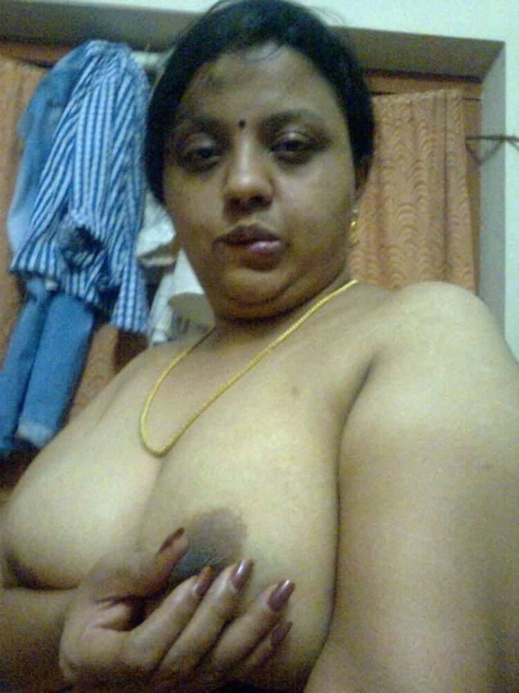 Rare and unseen Indian mom boobs pics