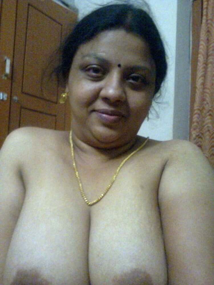 Rare and unseen Indian mom boobs pics