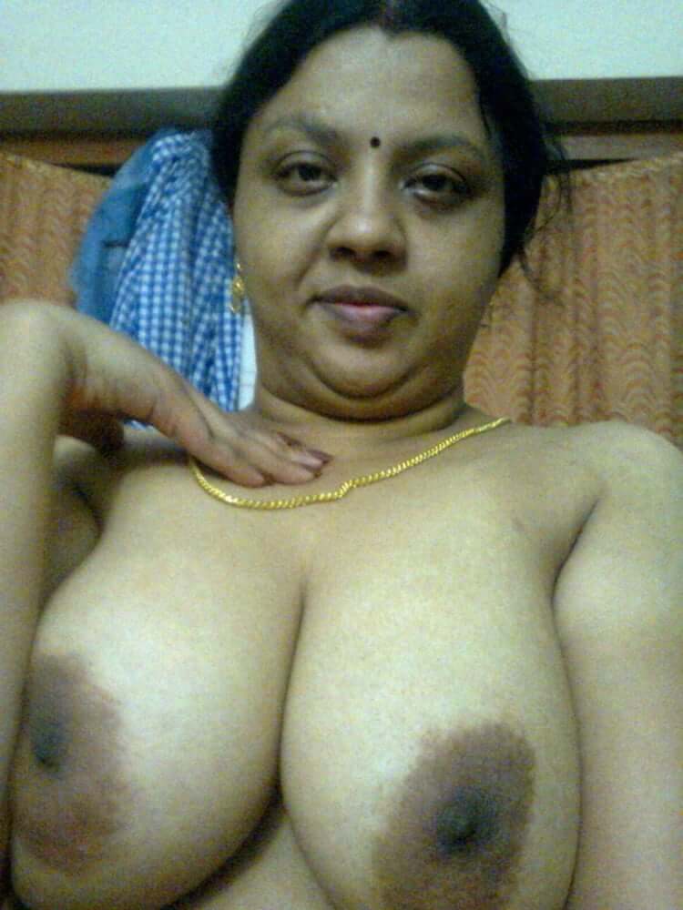 Rare and unseen Indian mom boobs pics