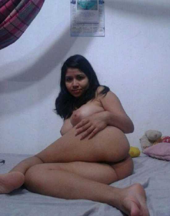 Sexy Indian women flaunt their natural boobs