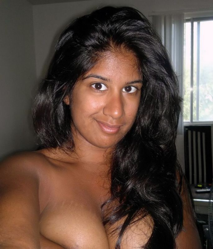 Sexy Indian women flaunt their natural boobs