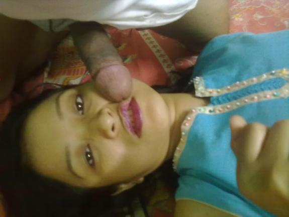 Porn pics of a beautiful girl giving an amazing blowjob to her lover