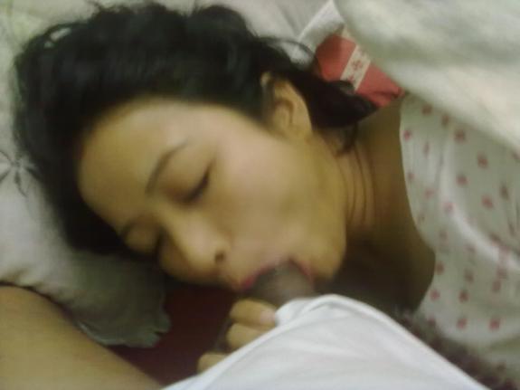 Porn pics of a beautiful girl giving an amazing blowjob to her lover