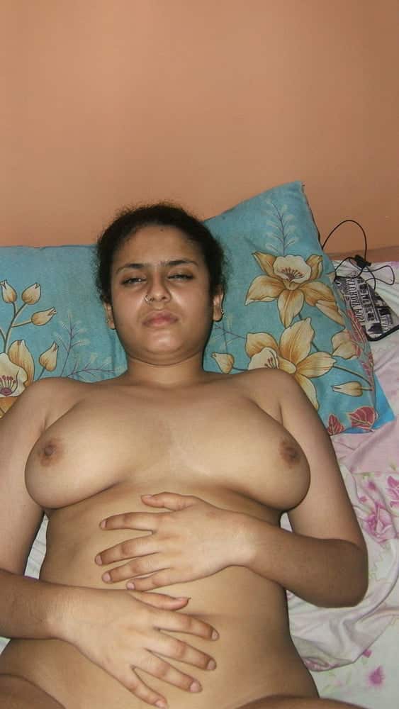 Indian slut nude pics to test your sex mood