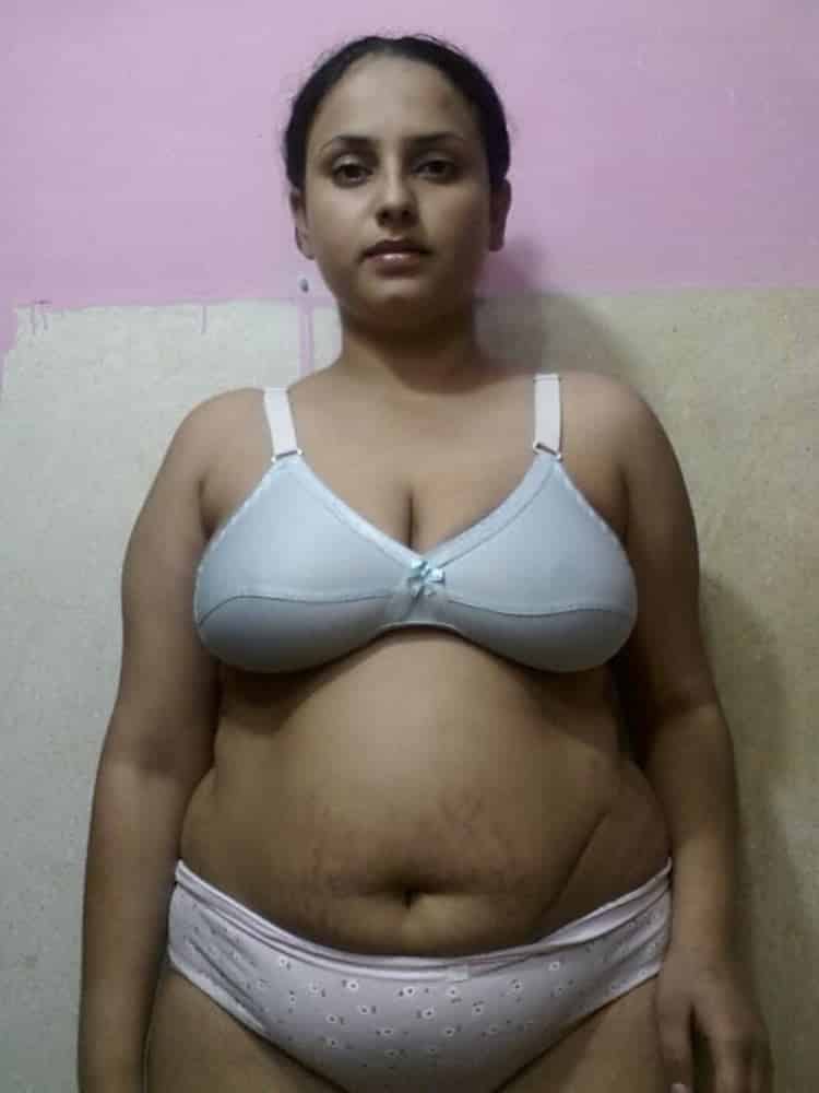 Indian slut nude pics to test your sex mood